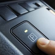 Cosa fare se il cambio automatico si blocca in parcheggio (P)?